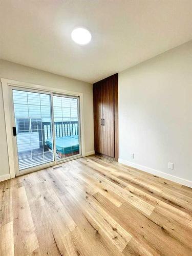 1435 42 Street Ne, Calgary, AB - Indoor Photo Showing Other Room