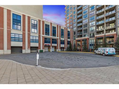 1513-8880 Horton Road Sw, Calgary, AB - Outdoor With Balcony With Facade