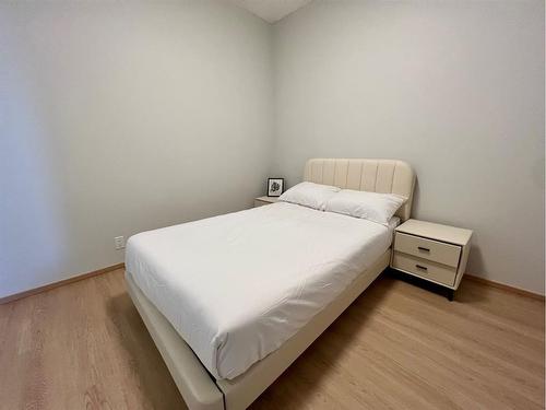 1513-8880 Horton Road Sw, Calgary, AB - Indoor Photo Showing Bedroom