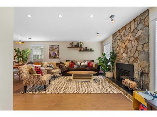 4058 46 Street Sw, Calgary, AB - Indoor Photo Showing Living Room With Fireplace