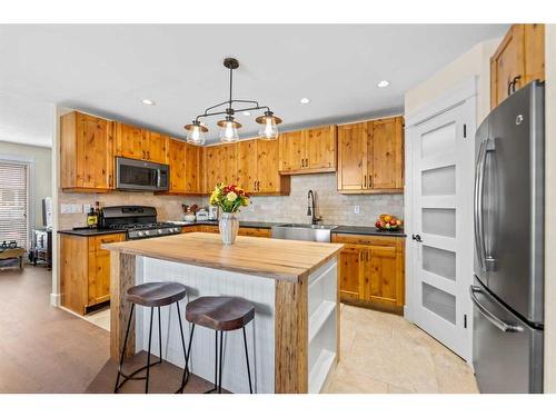 4058 46 Street Sw, Calgary, AB - Indoor Photo Showing Kitchen