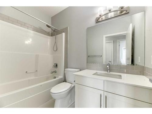 197 Silverado Plains Park Sw, Calgary, AB - Indoor Photo Showing Bathroom