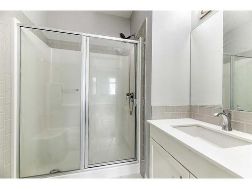 197 Silverado Plains Park Sw, Calgary, AB - Indoor Photo Showing Bathroom