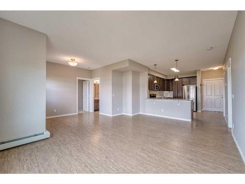 3304-4 Kingsland Close Se, Airdrie, AB - Indoor Photo Showing Kitchen