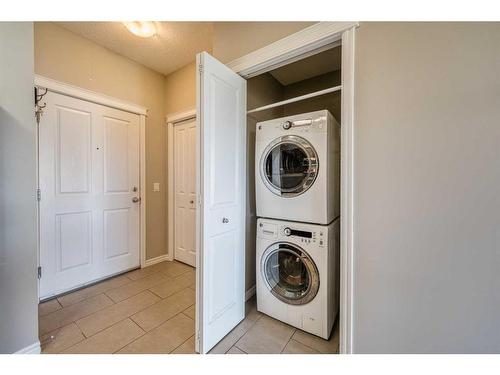 3304-4 Kingsland Close Se, Airdrie, AB - Indoor Photo Showing Laundry Room