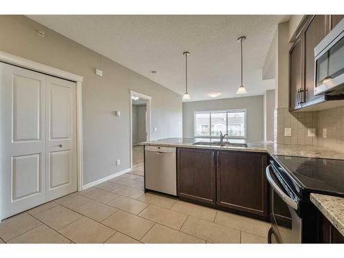 3304-4 Kingsland Close Se, Airdrie, AB - Indoor Photo Showing Kitchen With Stainless Steel Kitchen