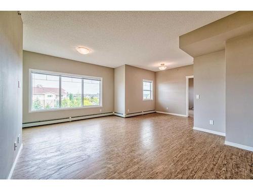 3304-4 Kingsland Close Se, Airdrie, AB - Indoor Photo Showing Other Room