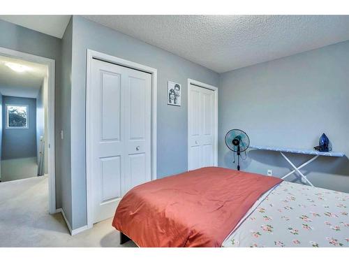 489 Saddlecrest Boulevard Ne, Calgary, AB - Indoor Photo Showing Bedroom