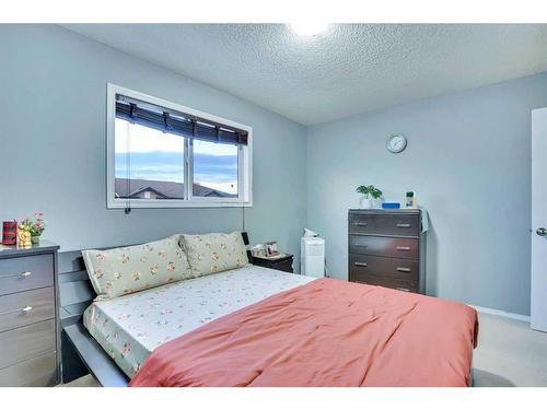 489 Saddlecrest Boulevard Ne, Calgary, AB - Indoor Photo Showing Bedroom