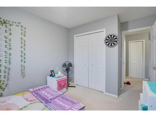 489 Saddlecrest Boulevard Ne, Calgary, AB - Indoor Photo Showing Bedroom