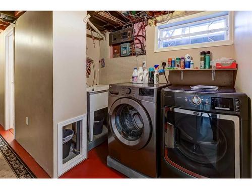 74 Chelsea Street Nw, Calgary, AB - Indoor Photo Showing Laundry Room