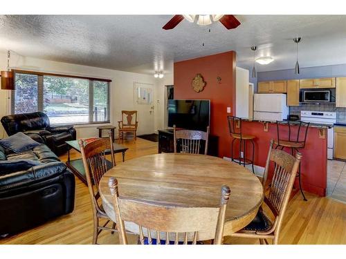 74 Chelsea Street Nw, Calgary, AB - Indoor Photo Showing Dining Room