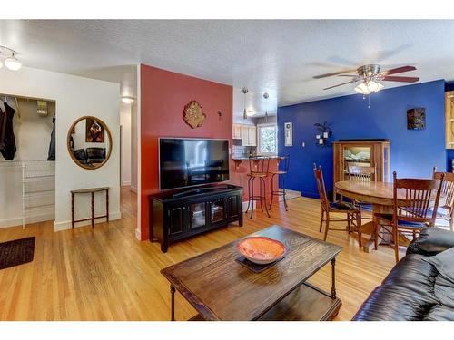 74 Chelsea Street Nw, Calgary, AB - Indoor Photo Showing Living Room