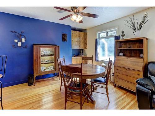 74 Chelsea Street Nw, Calgary, AB - Indoor Photo Showing Dining Room