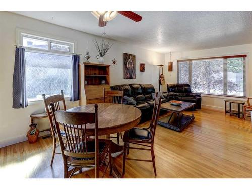 74 Chelsea Street Nw, Calgary, AB - Indoor Photo Showing Dining Room