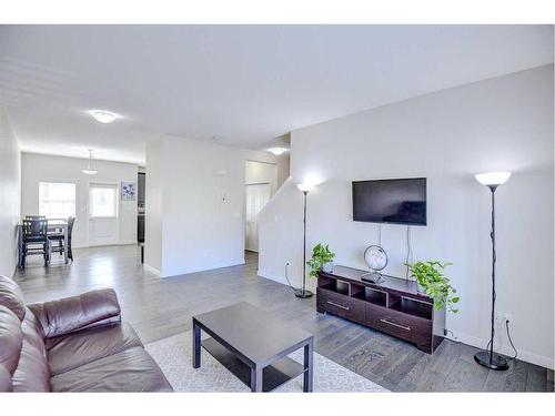 103 Evansridge Court Nw, Calgary, AB - Indoor Photo Showing Living Room