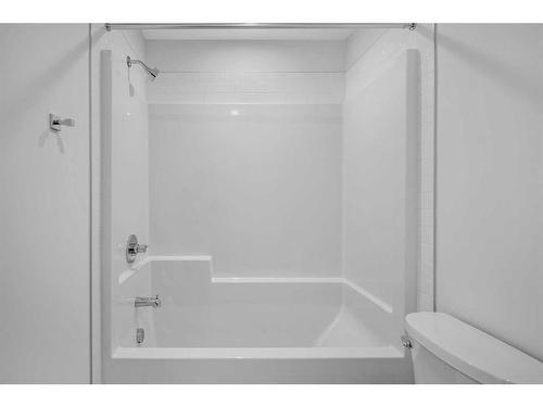 2414-395 Skyview Parkway Ne, Calgary, AB - Indoor Photo Showing Bathroom