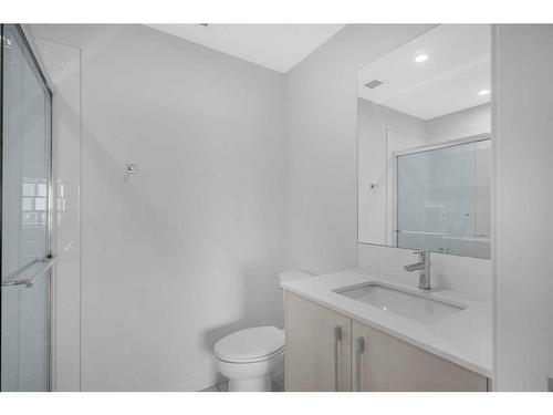 2414-395 Skyview Parkway Ne, Calgary, AB - Indoor Photo Showing Bathroom