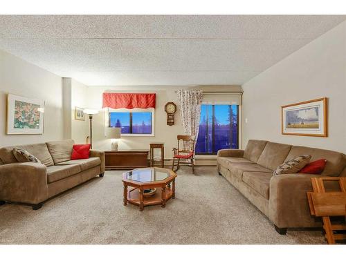 517-5204 Dalton Drive Nw, Calgary, AB - Indoor Photo Showing Living Room