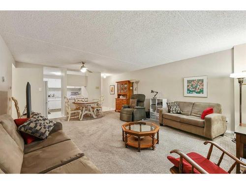 517-5204 Dalton Drive Nw, Calgary, AB - Indoor Photo Showing Living Room