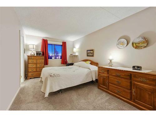 517-5204 Dalton Drive Nw, Calgary, AB - Indoor Photo Showing Bedroom