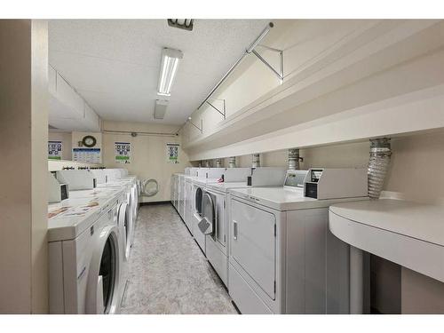 517-5204 Dalton Drive Nw, Calgary, AB - Indoor Photo Showing Laundry Room