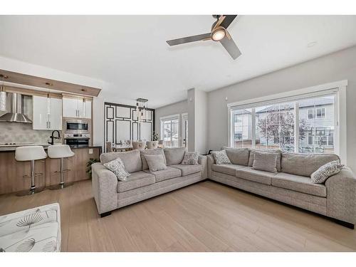 117 Saddlecrest Crescent Ne, Calgary, AB - Indoor Photo Showing Living Room