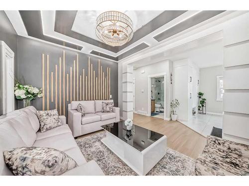 117 Saddlecrest Crescent Ne, Calgary, AB - Indoor Photo Showing Living Room