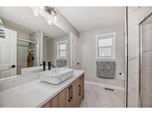 117 Saddlecrest Crescent Ne, Calgary, AB - Indoor Photo Showing Bathroom