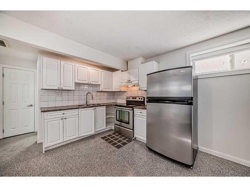 117 Saddlecrest Crescent Ne, Calgary, AB - Indoor Photo Showing Kitchen