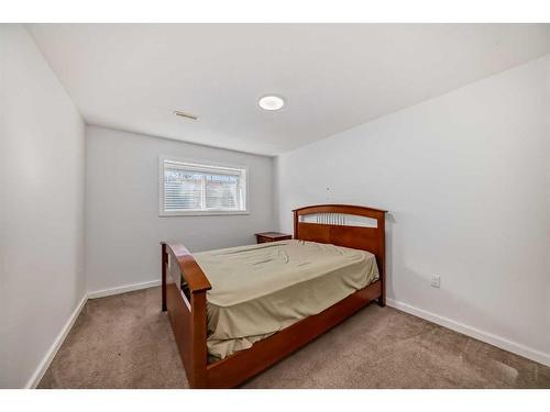 117 Saddlecrest Crescent Ne, Calgary, AB - Indoor Photo Showing Bedroom