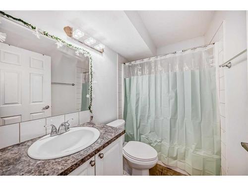 117 Saddlecrest Crescent Ne, Calgary, AB - Indoor Photo Showing Bathroom