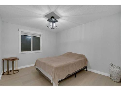 7027 Huntbourne Green Ne, Calgary, AB - Indoor Photo Showing Bedroom