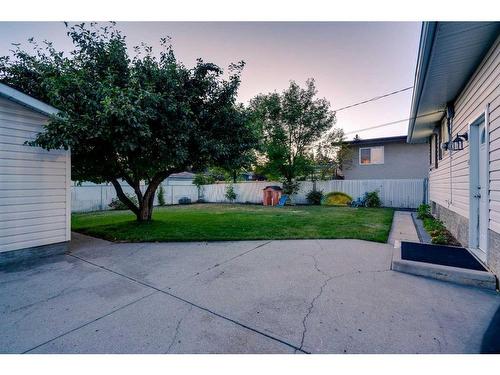 7027 Huntbourne Green Ne, Calgary, AB - Outdoor