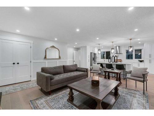 7027 Huntbourne Green Ne, Calgary, AB - Indoor Photo Showing Living Room