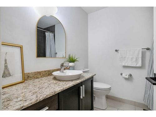 531 Parkvalley Road Se, Calgary, AB - Indoor Photo Showing Bathroom