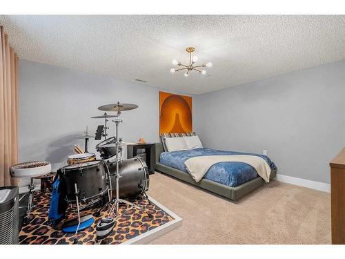 531 Parkvalley Road Se, Calgary, AB - Indoor Photo Showing Bedroom