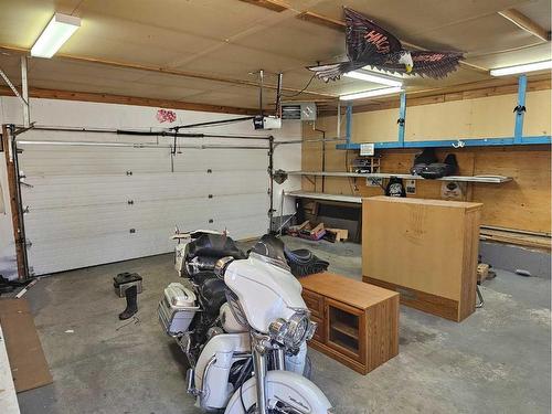 1315-68 Street Street Ne, Calgary, AB - Indoor Photo Showing Garage