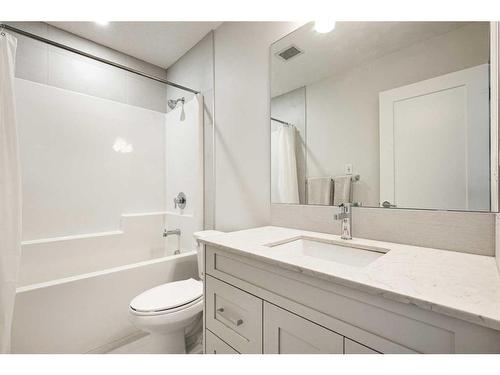 405-300 Auburn Meadows Common Se, Calgary, AB - Indoor Photo Showing Bathroom