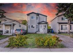 12 abingdon Court NE Calgary, AB T2A 6S5