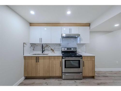 12 Abingdon Court Ne, Calgary, AB - Indoor Photo Showing Kitchen