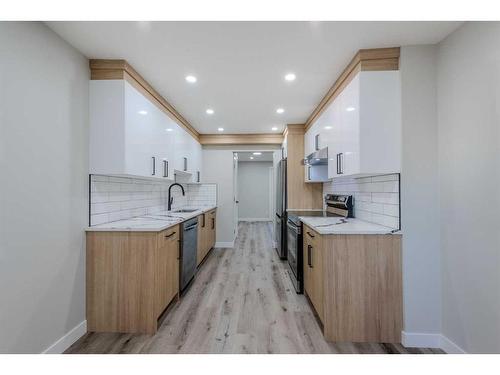 12 Abingdon Court Ne, Calgary, AB - Indoor Photo Showing Kitchen