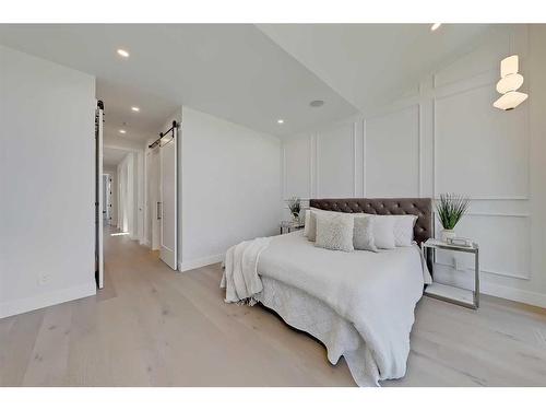 2418 32 Street Sw, Calgary, AB - Indoor Photo Showing Bedroom