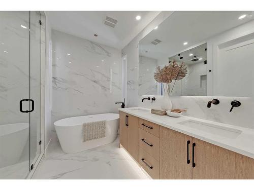 2418 32 Street Sw, Calgary, AB - Indoor Photo Showing Bathroom