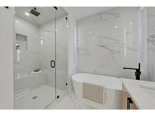 2418 32 Street Sw, Calgary, AB - Indoor Photo Showing Bathroom