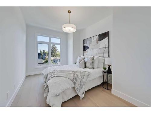 2418 32 Street Sw, Calgary, AB - Indoor Photo Showing Bedroom