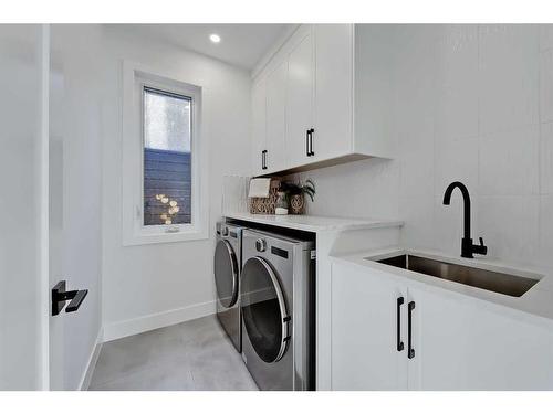 2418 32 Street Sw, Calgary, AB - Indoor Photo Showing Laundry Room