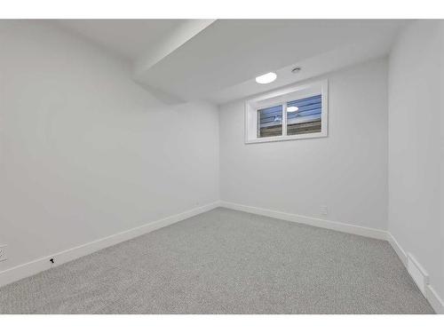 2418 32 Street Sw, Calgary, AB - Indoor Photo Showing Other Room