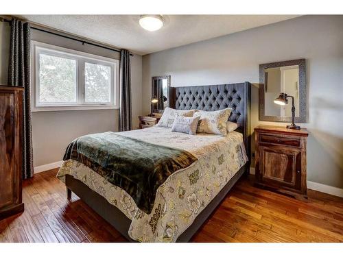 48 Hidden Spring Place Nw, Calgary, AB - Indoor Photo Showing Bedroom