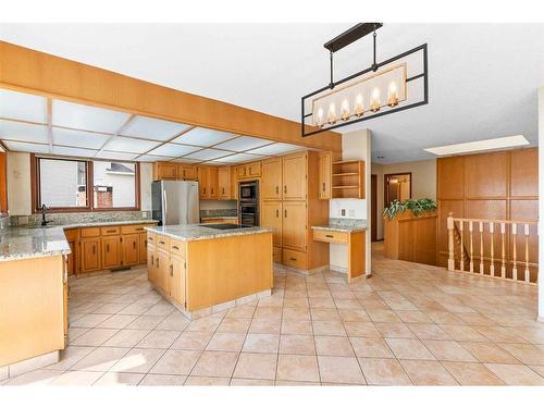 239 East Chestermere Drive, Chestermere, AB - Indoor Photo Showing Kitchen